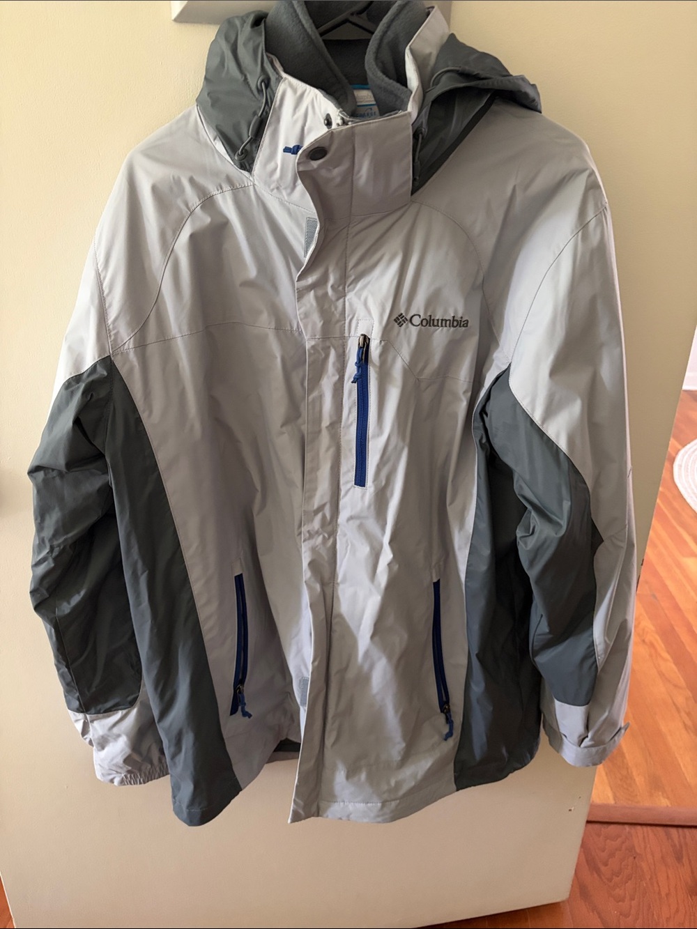 Columbia Light Gray and Dark Gray Hooded Waterproof Interchangeable Jacket (L) - Picture 14 of 14